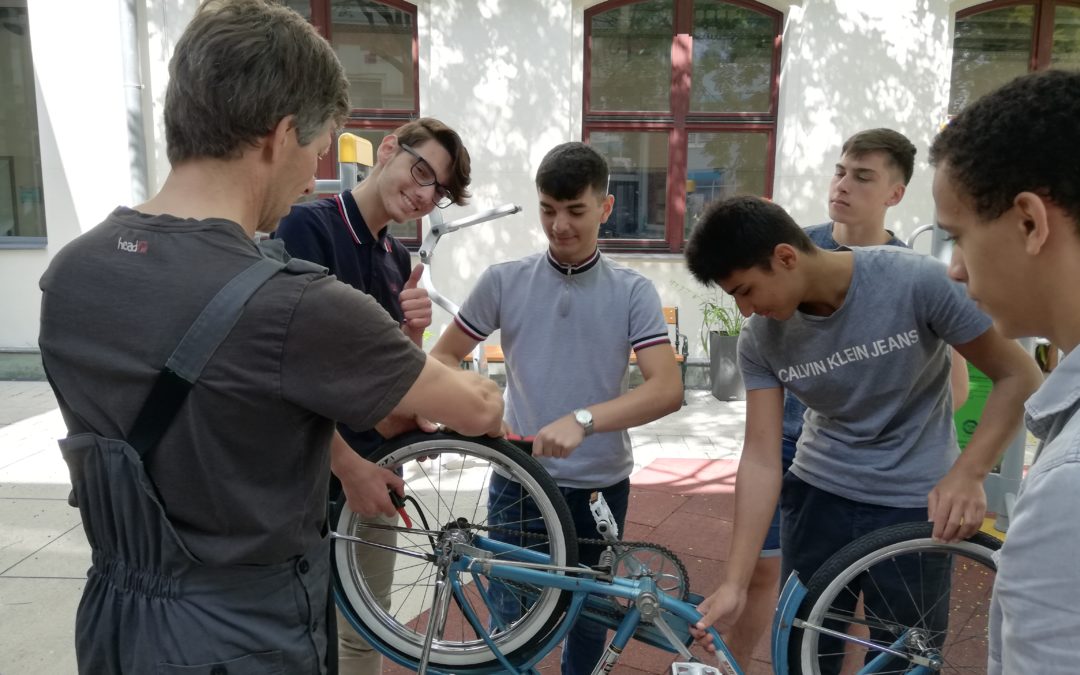 „Bike-Kitchen“ – Fahrradreparatur-Selbsthilfe-Workshop