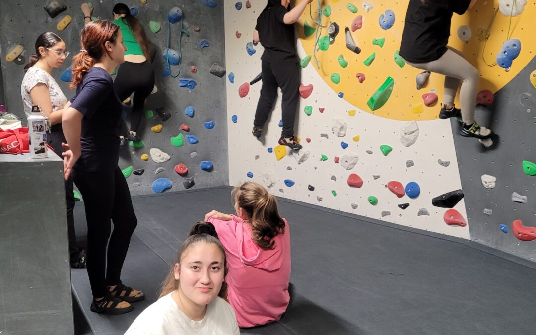 BHAK Wien10 Klettergruppe erneut in der boulderbar