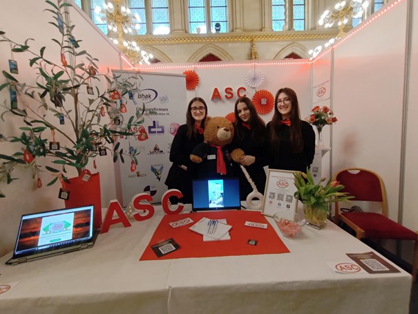 Ein großer Auftritt für unsere Übungsfirmen auf der Übungsfirmenmesse im Rathaus