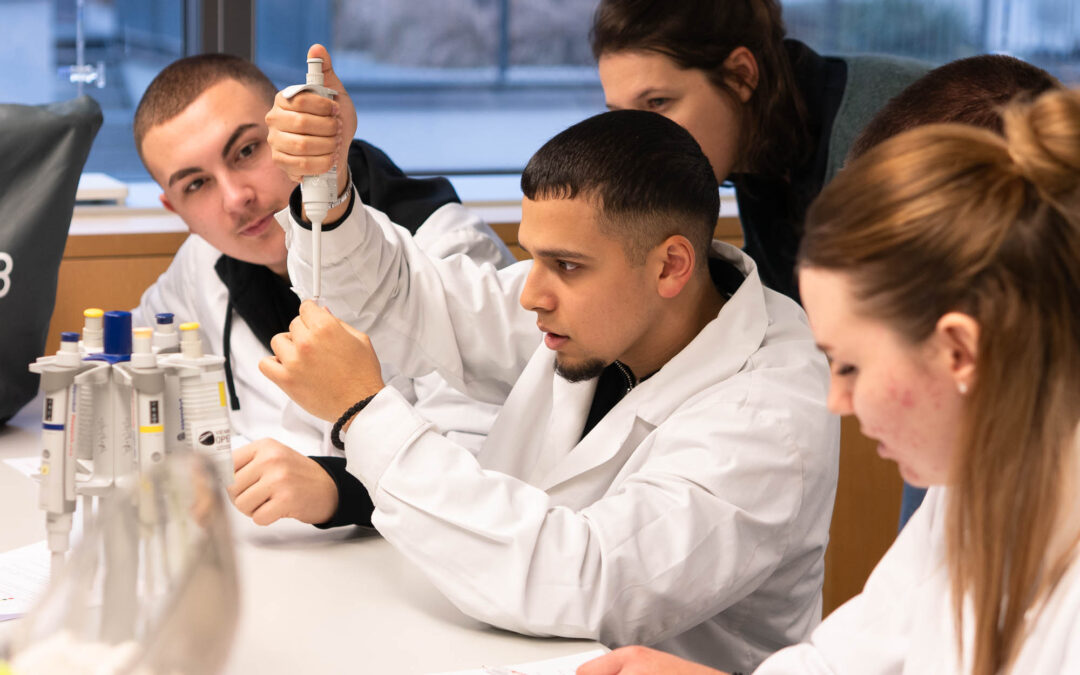 Exkursion zum Plasmid-Puzzle im Vienna Open Lab