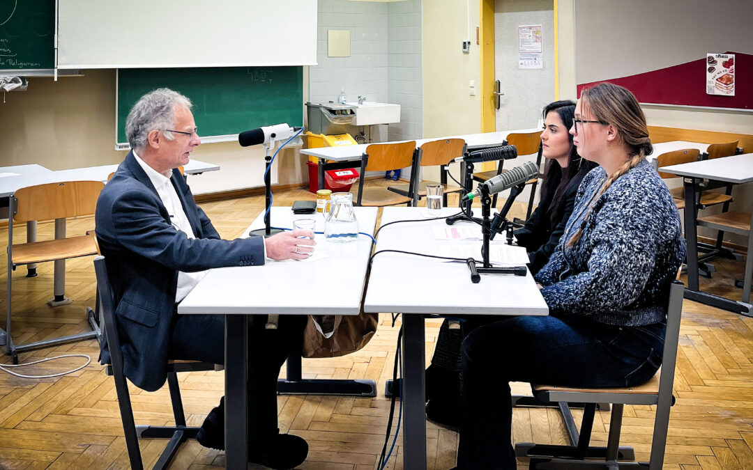 Finanzminister Markus Marterbauer im Podcast-Interview an der BHAK Wien 10