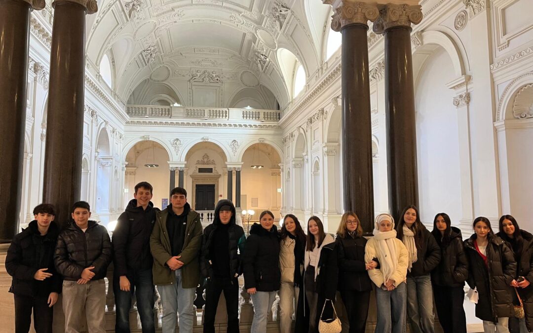 Besuch des Hyperglobus und der Universität Wien